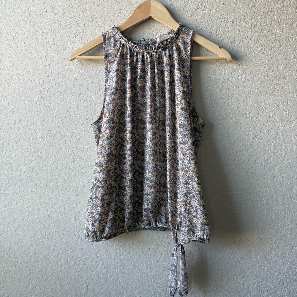 Floral Sleeveless Women's Top with Tie aside